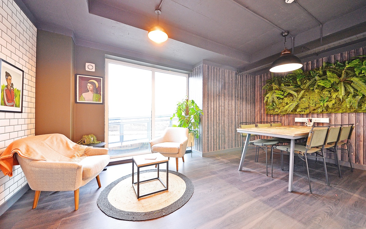 Room in a Shared Flat, Mansion Canalside A, B19 photo 3