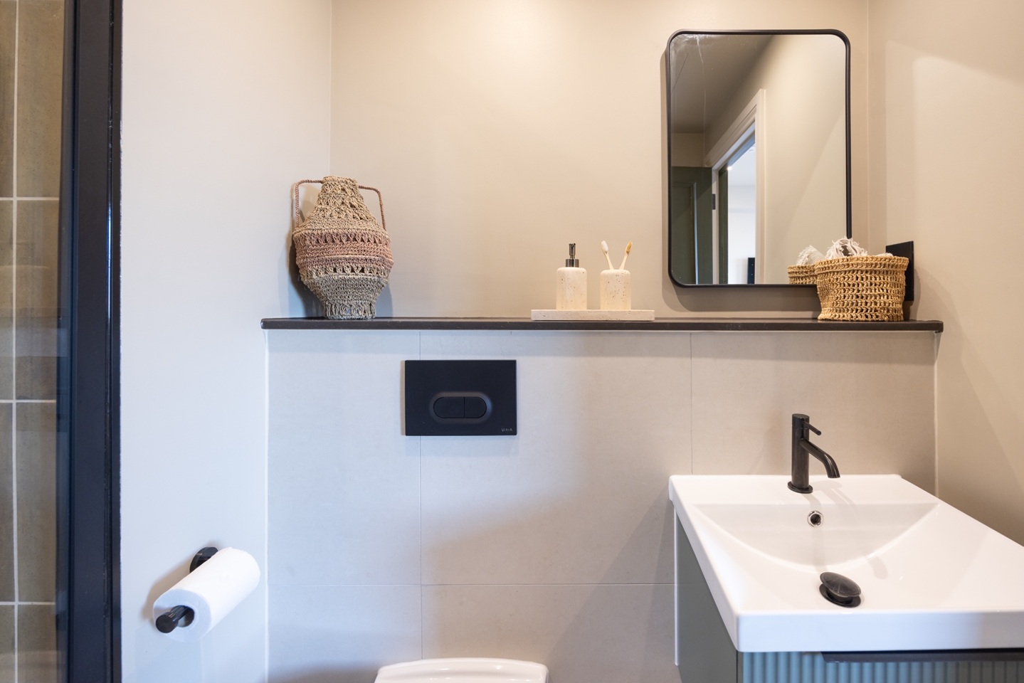 Studio Flat, The James, S1 photo 5