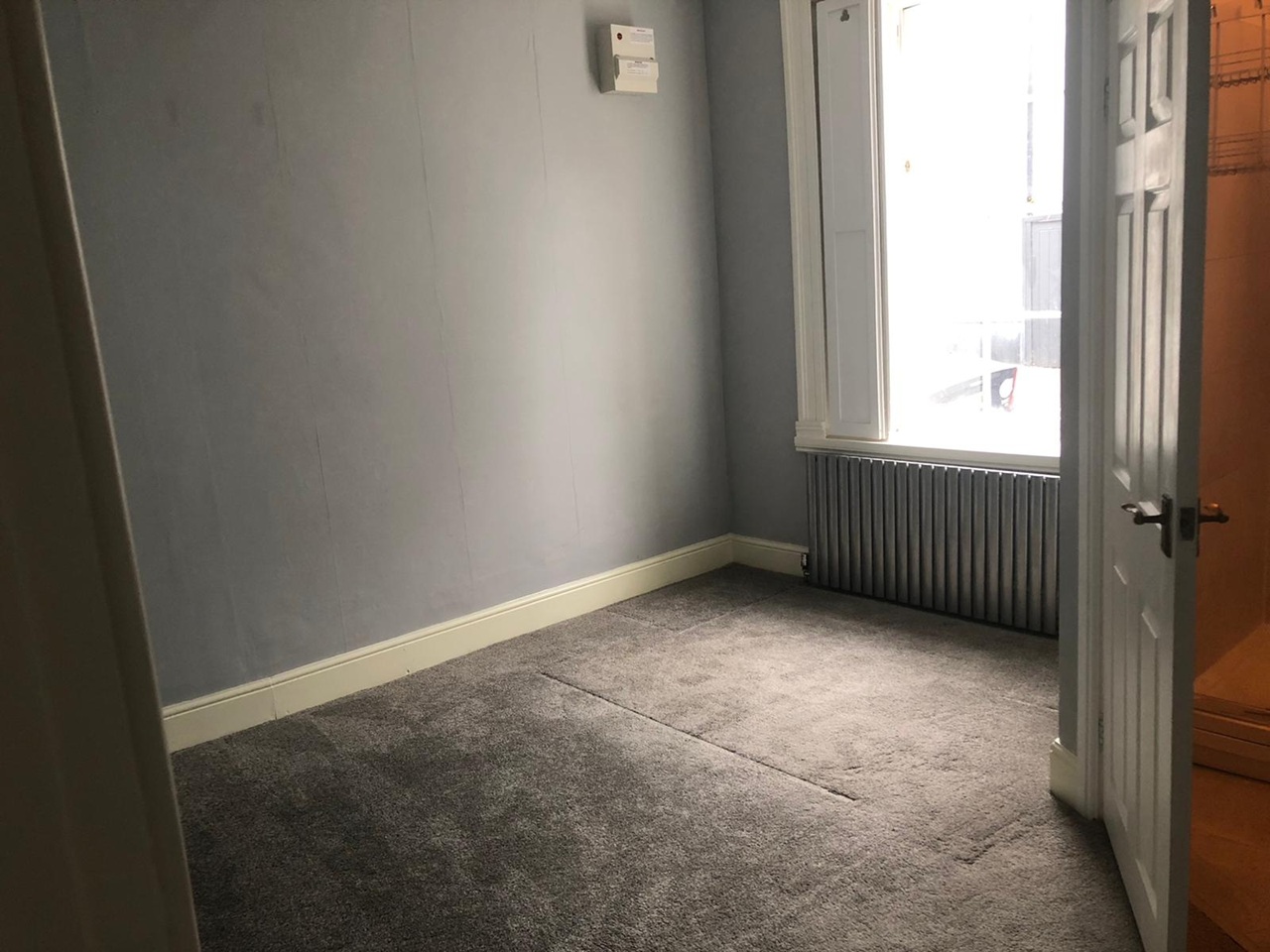 1 Bed Flat, Anglesea Place, BS8 photo 4