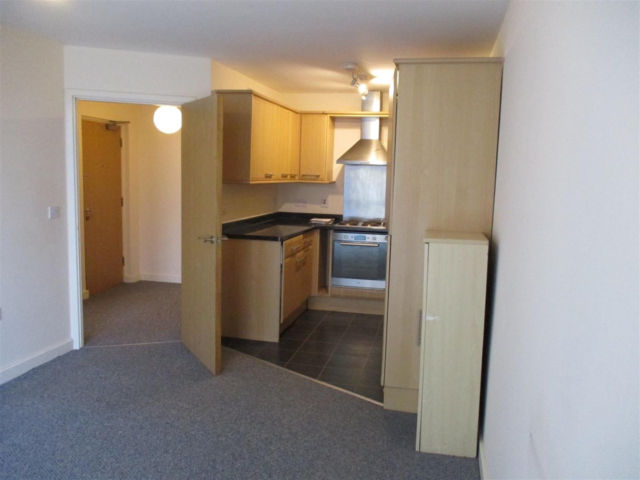 2 Bed Flat, Mayfair Court, CH43