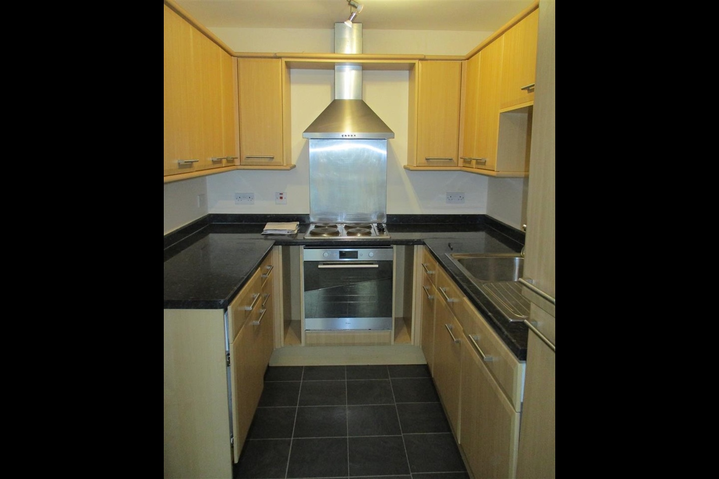 2 Bed Flat, Mayfair Court, CH43 photo 2