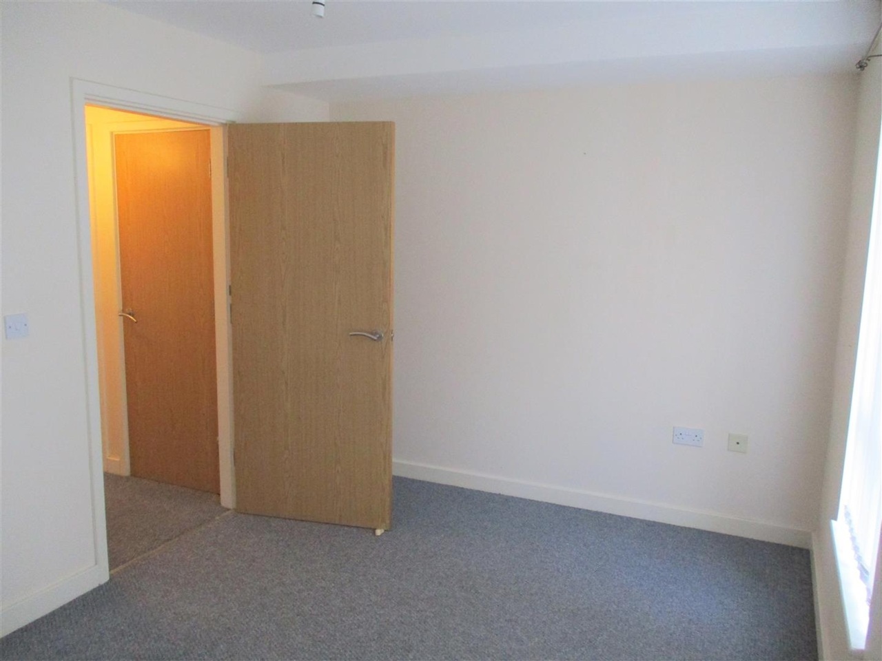 2 Bed Flat, Mayfair Court, CH43 photo 3