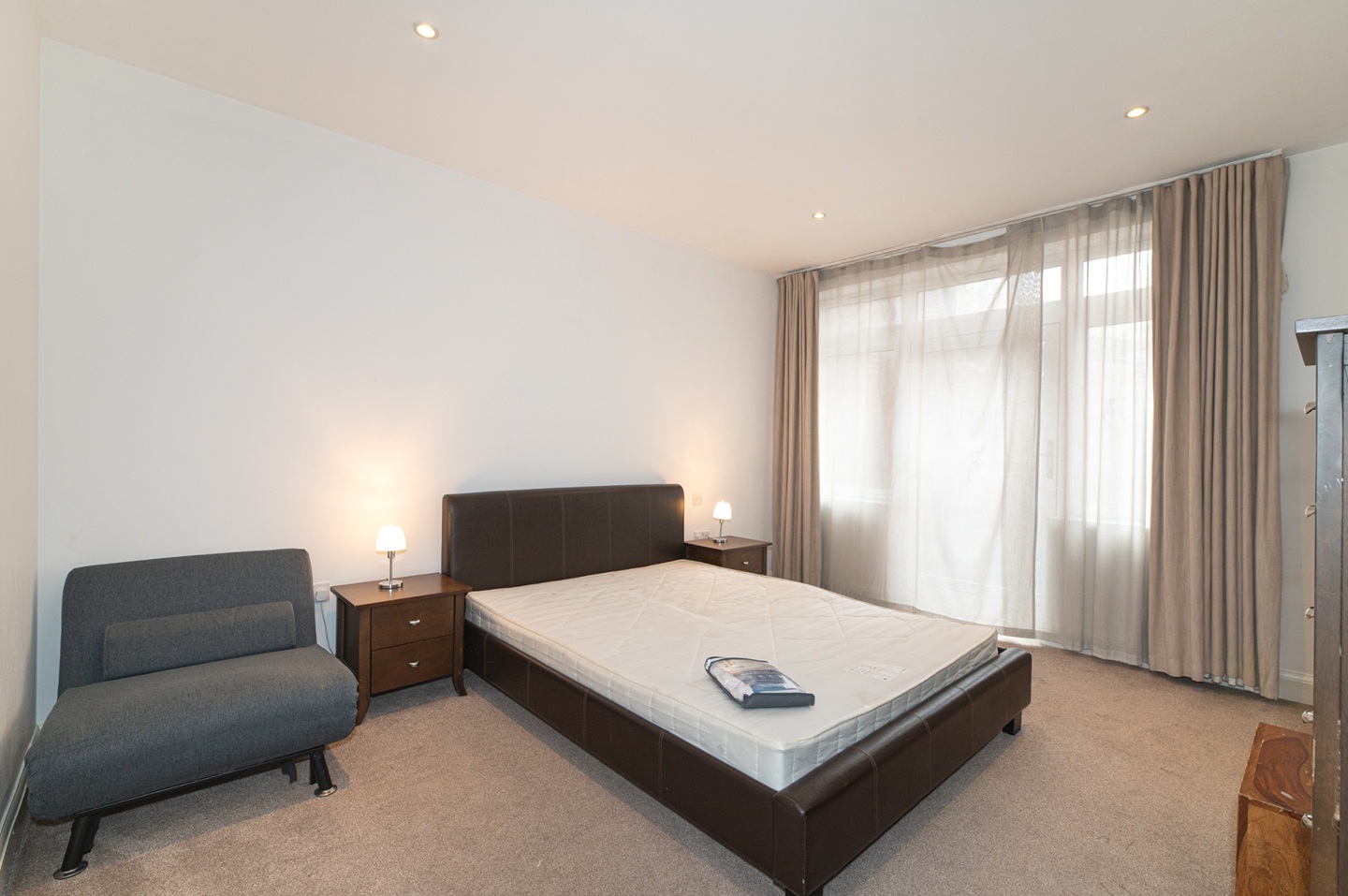 2 Bed Flat, Bondway, SW8 photo 4