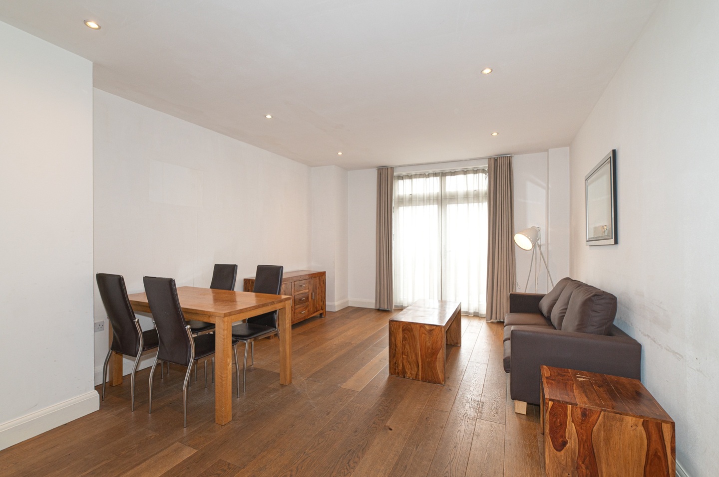 2 Bed Flat, Bondway, SW8 photo 3