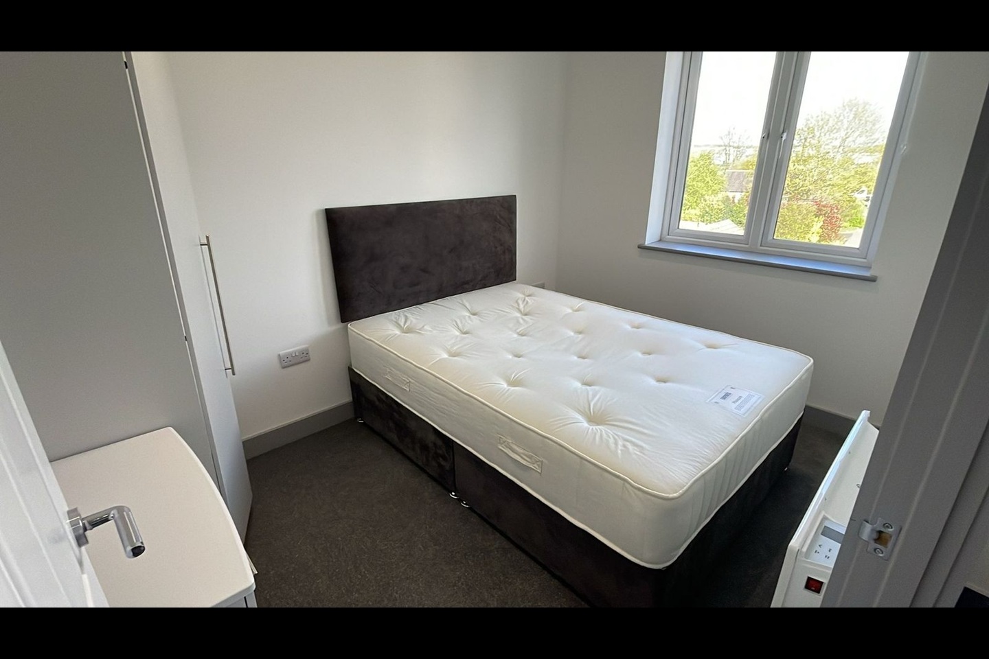 1 Bed Flat, Bridge House, LS10 photo 5