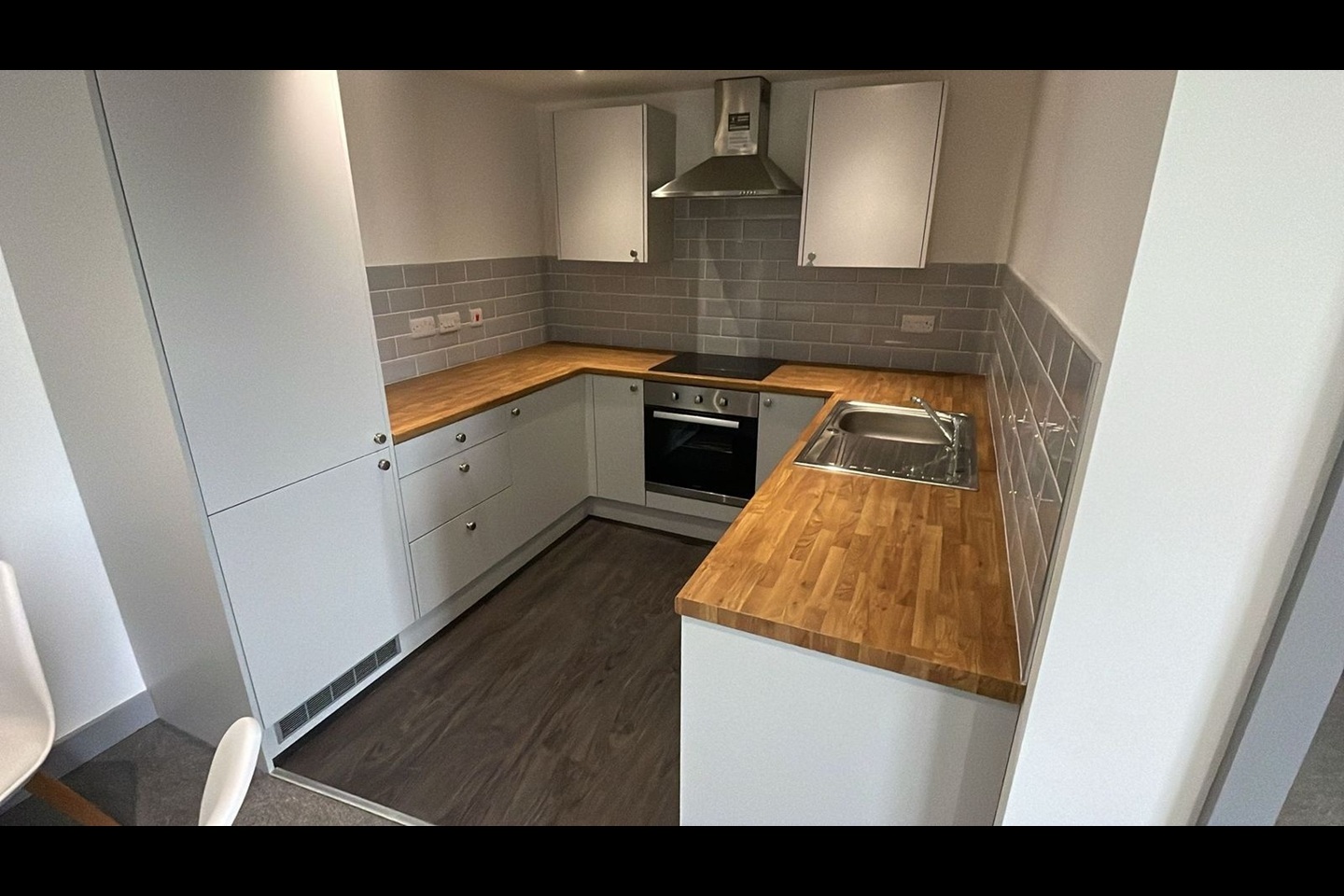 1 Bed Flat, Bridge House, LS10 photo 3