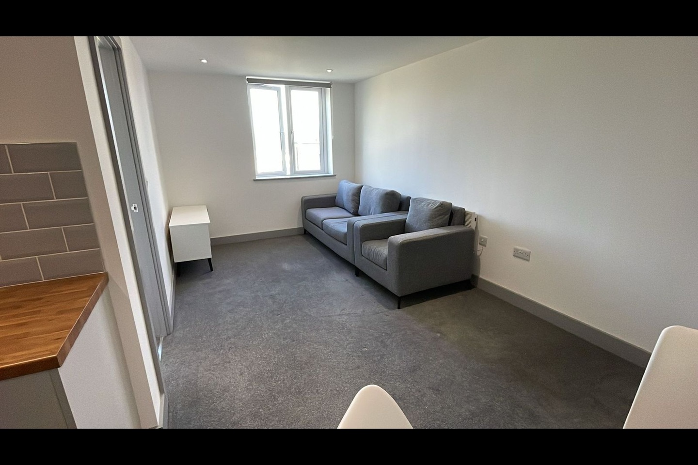 1 Bed Flat, Bridge House, LS10 photo 2