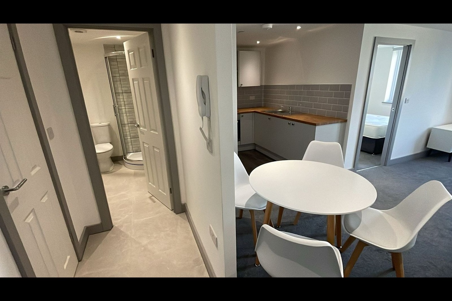 1 Bed Flat, Bridge House, LS10 photo 4