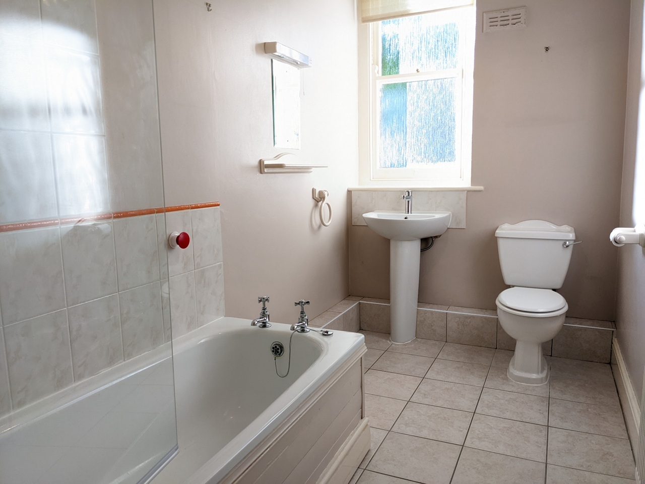 2 Bed Flat, Sj. John's Road, BS8 photo 2