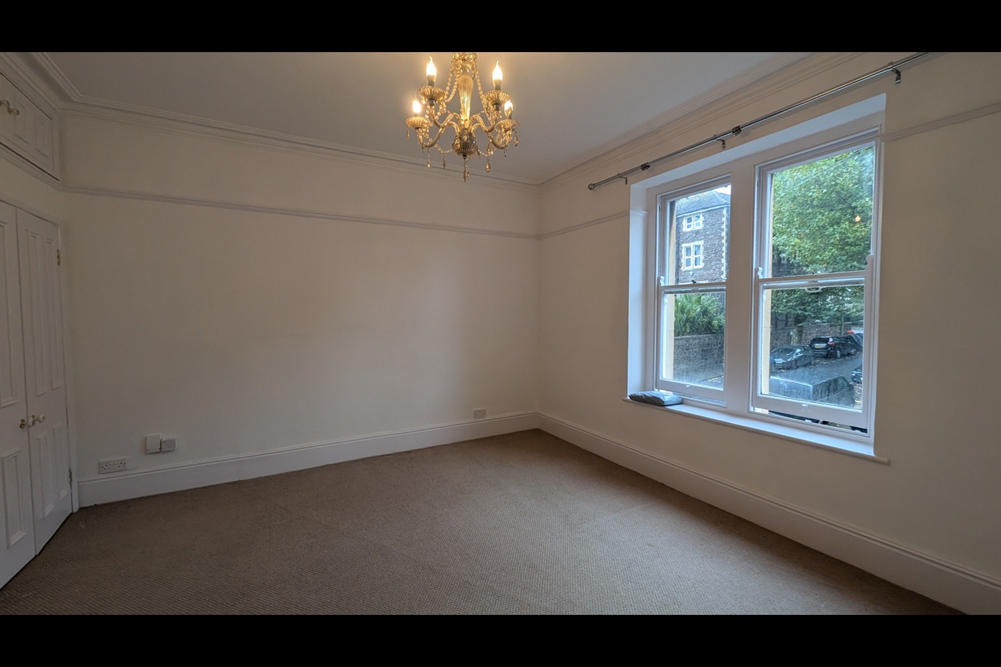 2 Bed Flat, Sj. John's Road, BS8 photo 3