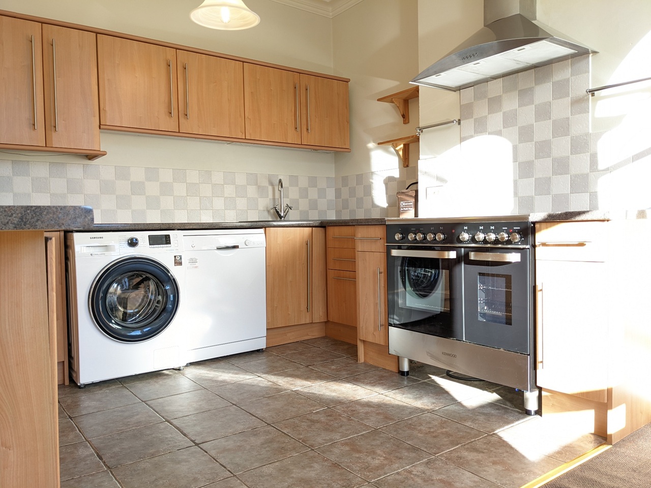 2 Bed Flat, Sj. John's Road, BS8 photo 4
