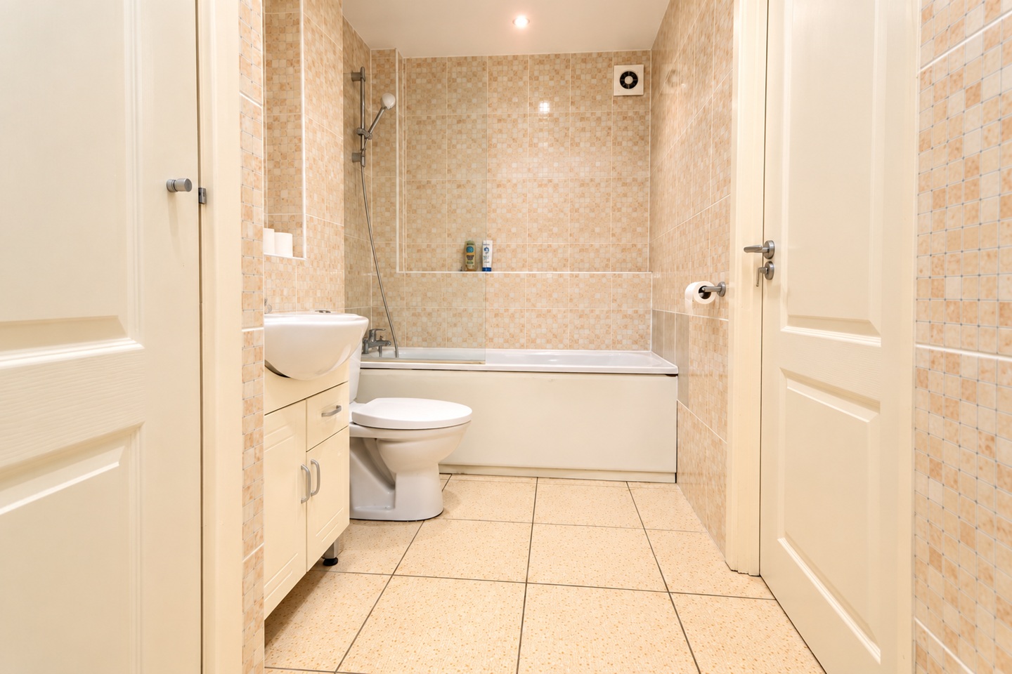 1 Bed Flat, Tricia House, E9 photo 5