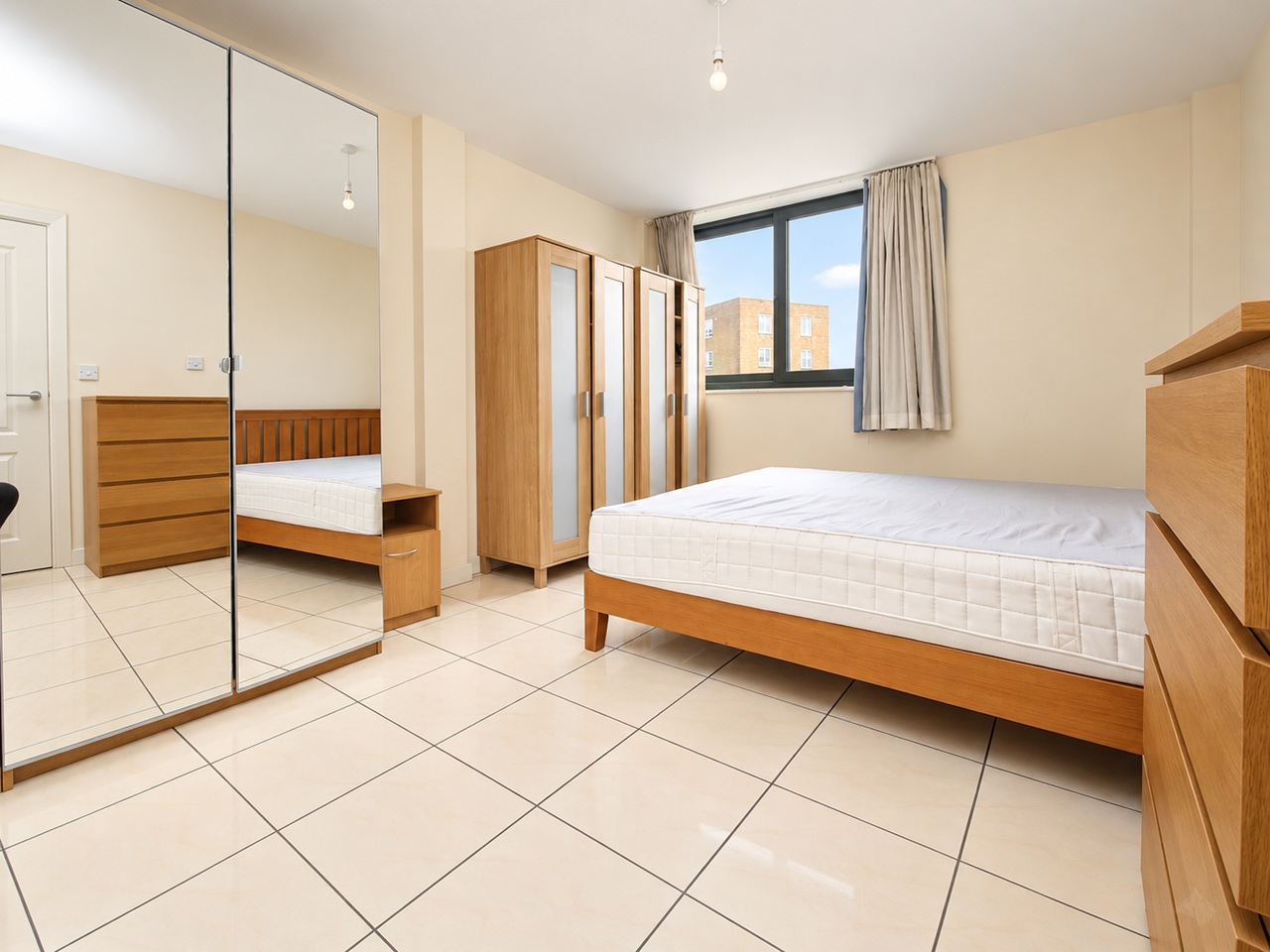 1 Bed Flat, Tricia House, E9 photo 3