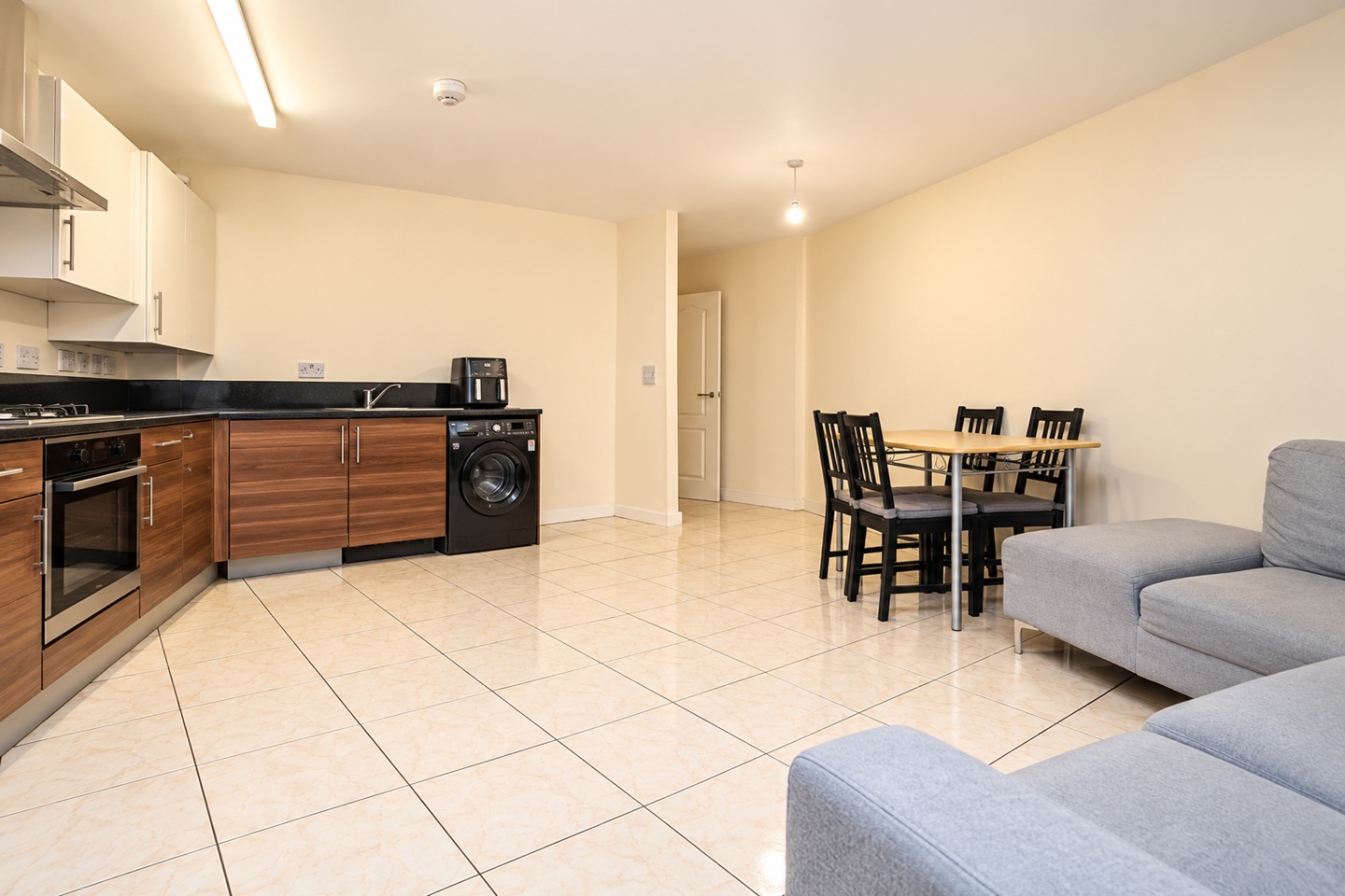 1 Bed Flat, Tricia House, E9 photo 2