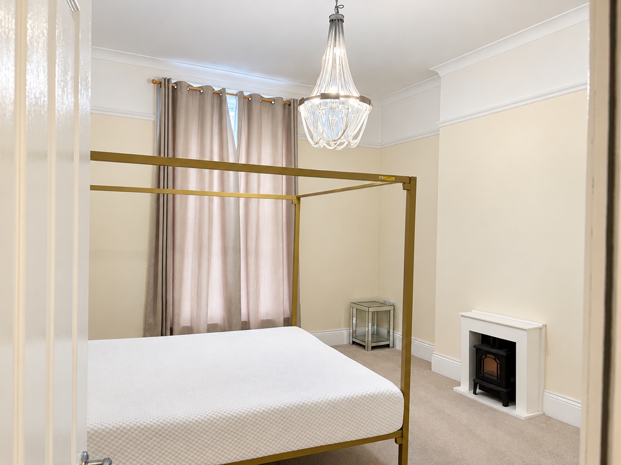 2 Bed Flat, Smedley Lane, M8 photo 5