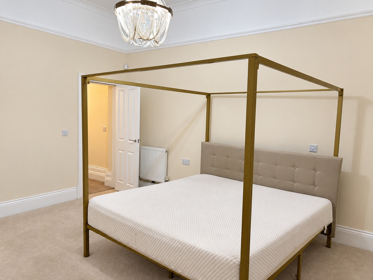 2 Bed Flat, Smedley Lane, M8 photo 4