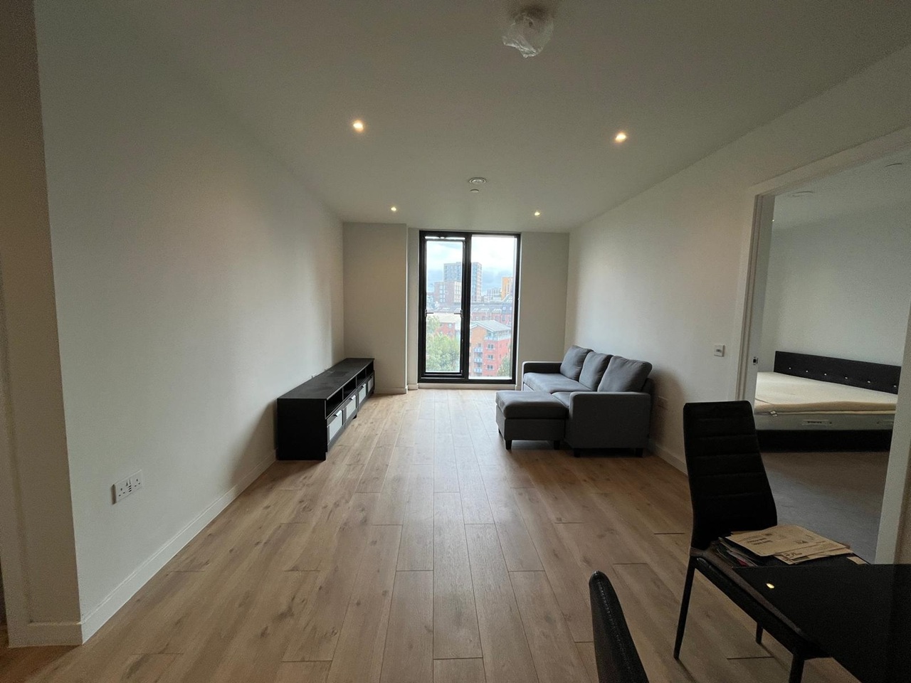 2 Bed Flat, Aspin Lane, M4 photo 2