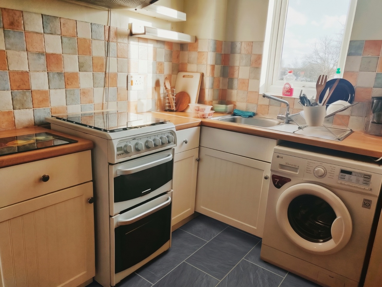 3 Bed Flat, Legion Court, CB4 photo 5