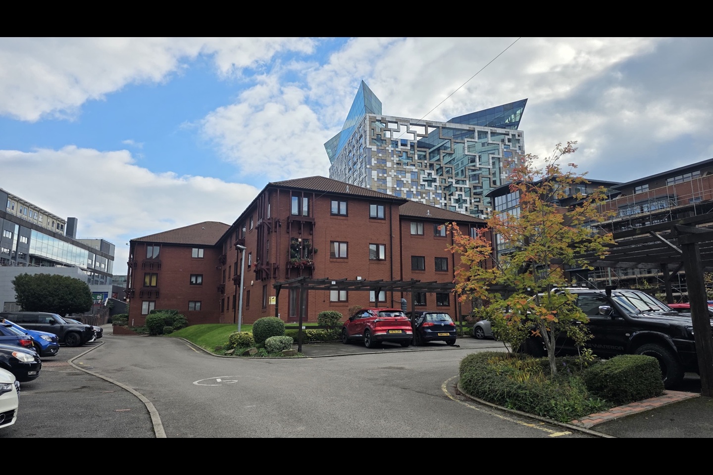 1 Bed Flat, Queens Court, B1