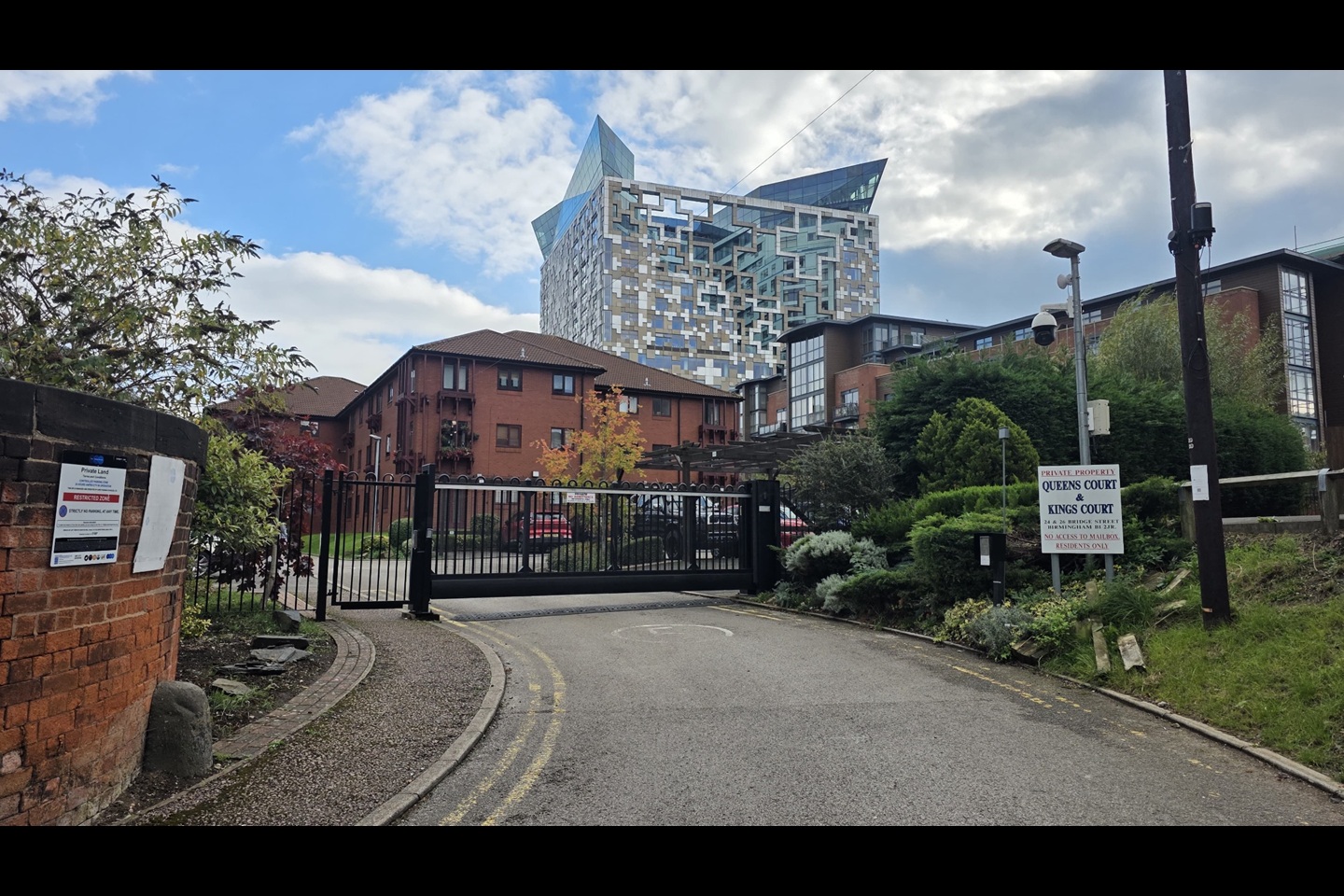 1 Bed Flat, Queens Court, B1 photo 2