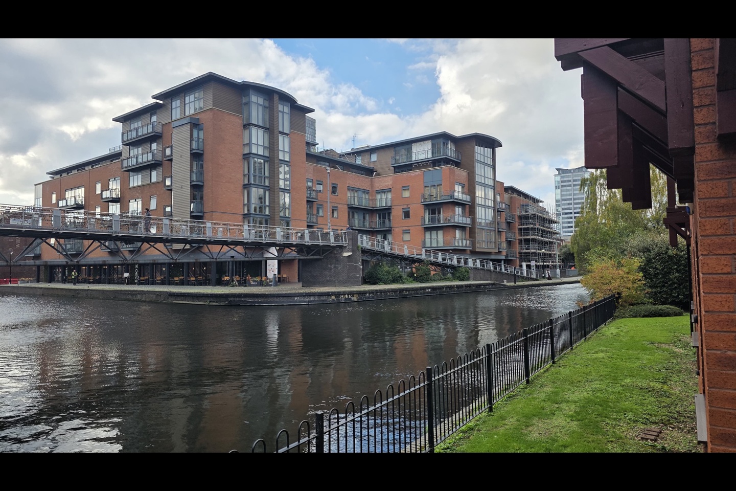 1 Bed Flat, Queens Court, B1 photo 3