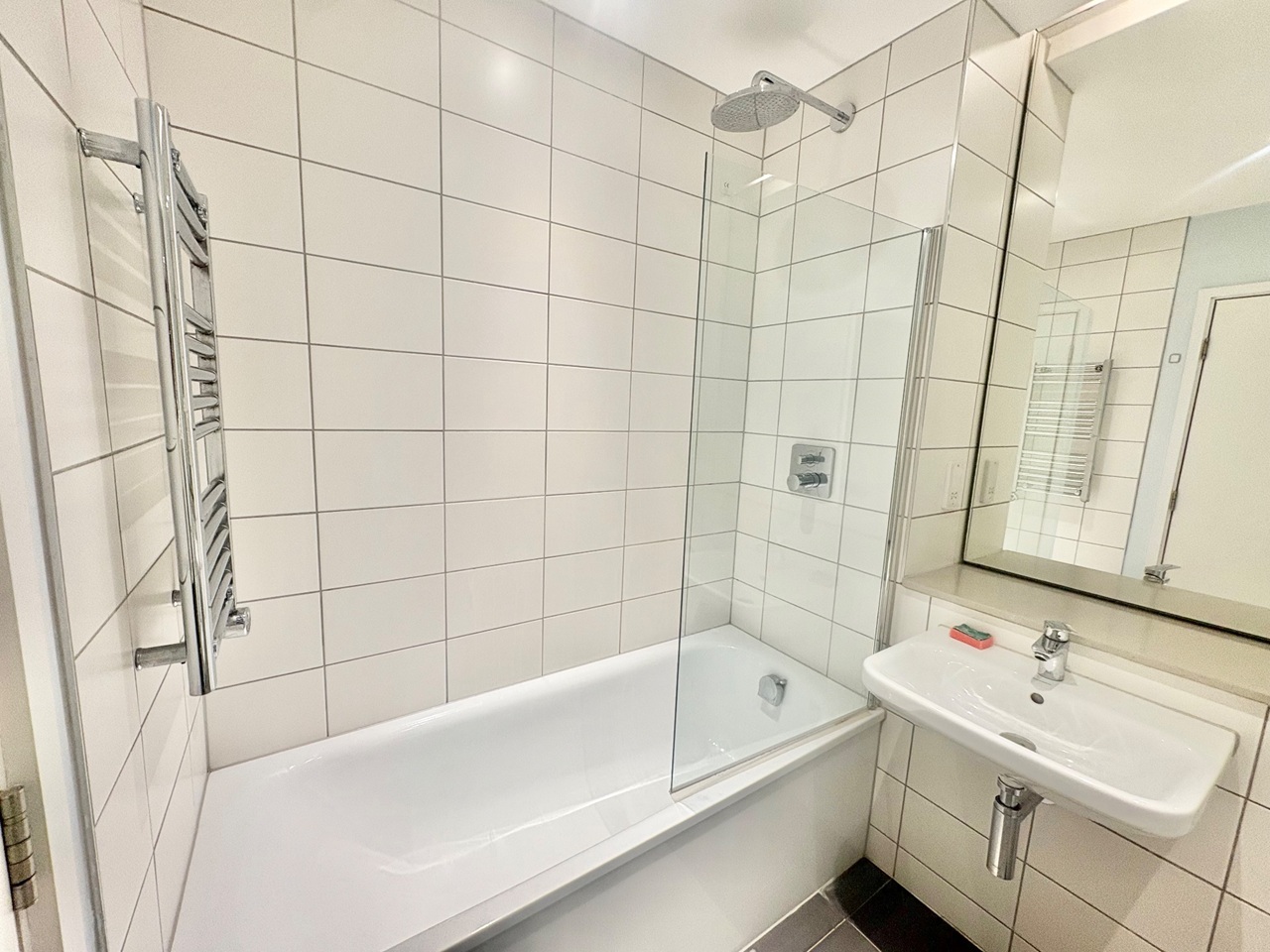 2 Bed Flat, Block B, M3 photo 4