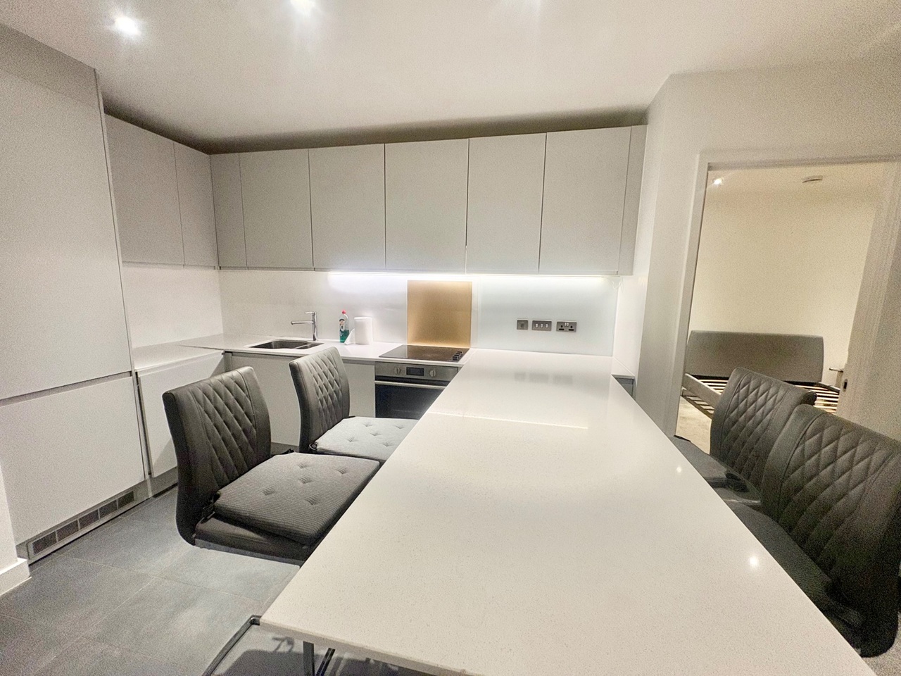 2 Bed Flat, Block B, M3 photo 5