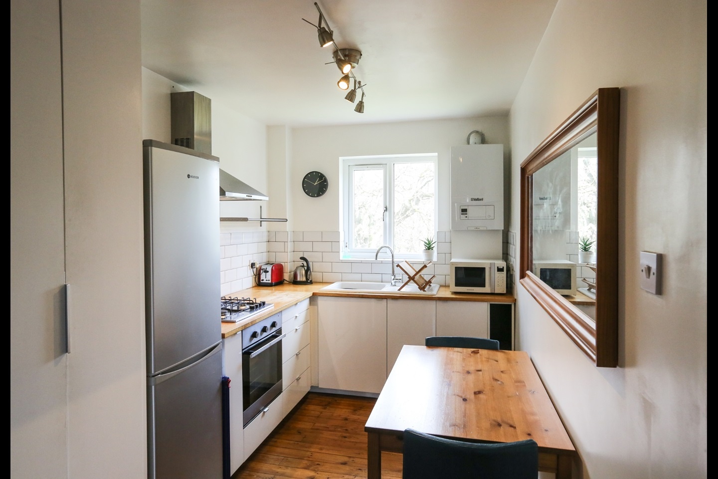 1 Bed Flat, Bewley Court, SW2 photo 3