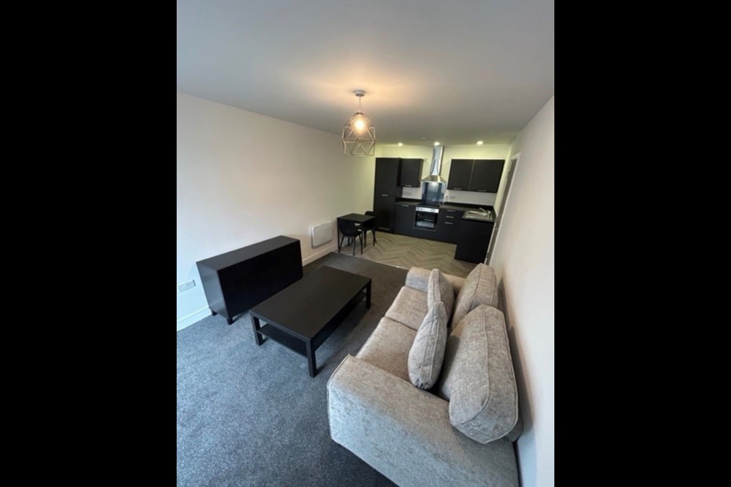1 Bed Flat, Richmond Road, CF24 photo 2
