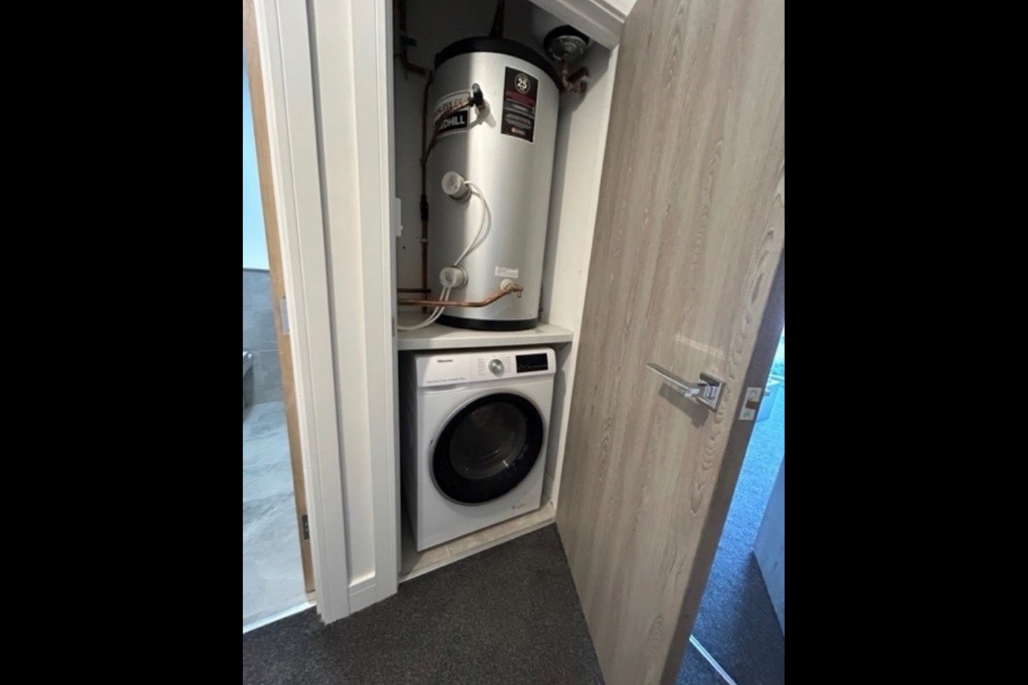1 Bed Flat, Richmond Road, CF24 photo 3