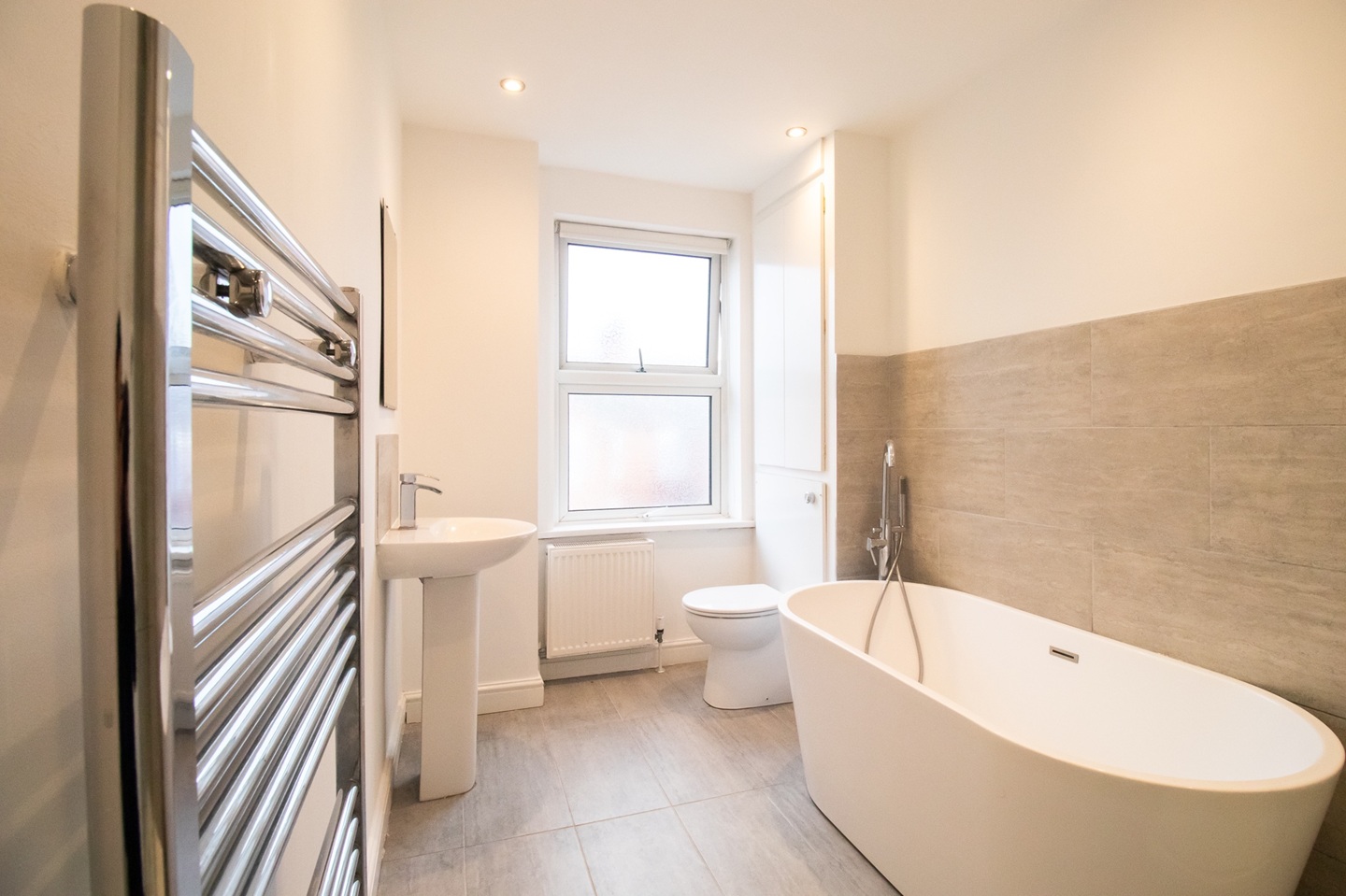 2 Bed Terraced House, Danvers Road, LE3 photo 2