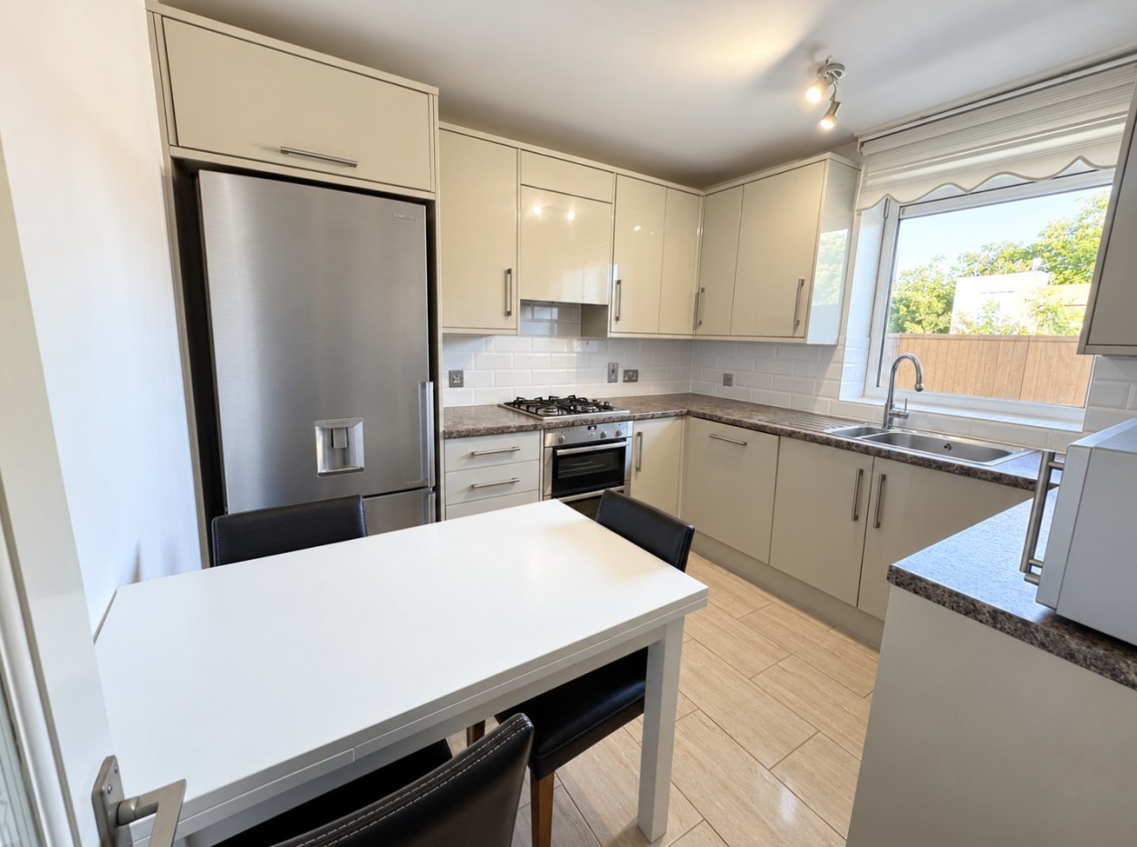 3 Bed Flat, Orme House, E8 photo 5