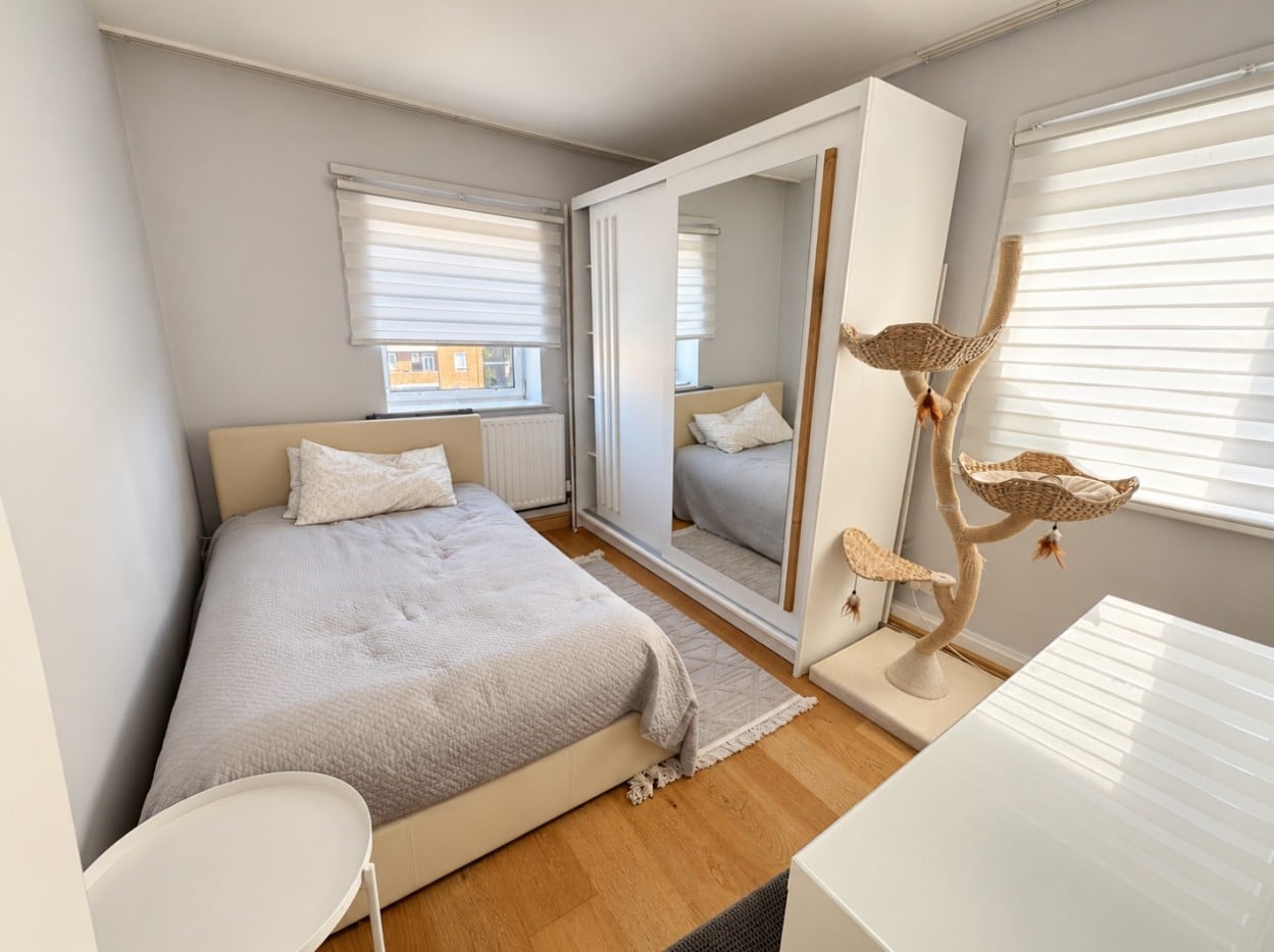 3 Bed Flat, Orme House, E8 photo 2