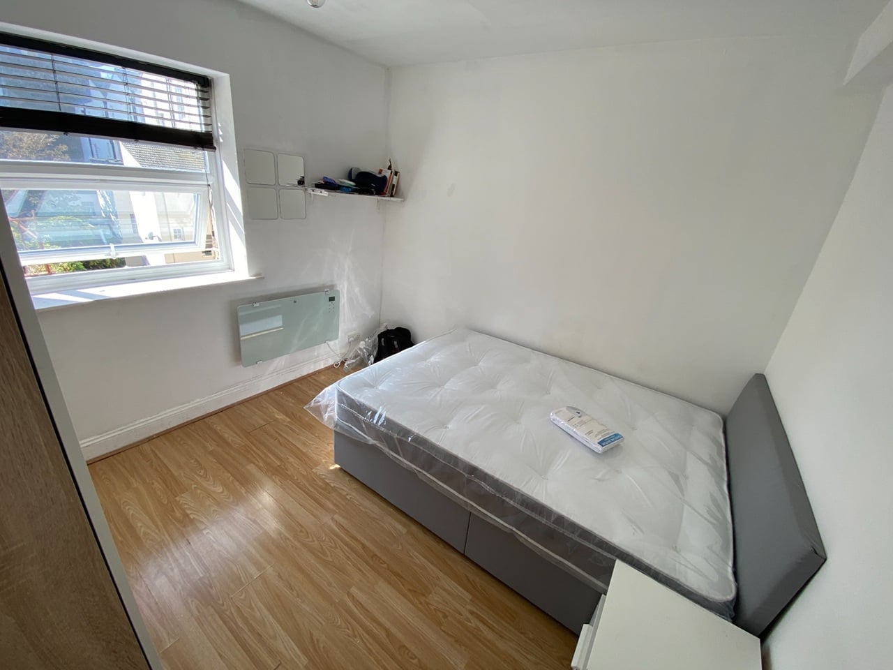 1 Bed Flat, Sillwood St, BN1 photo 2
