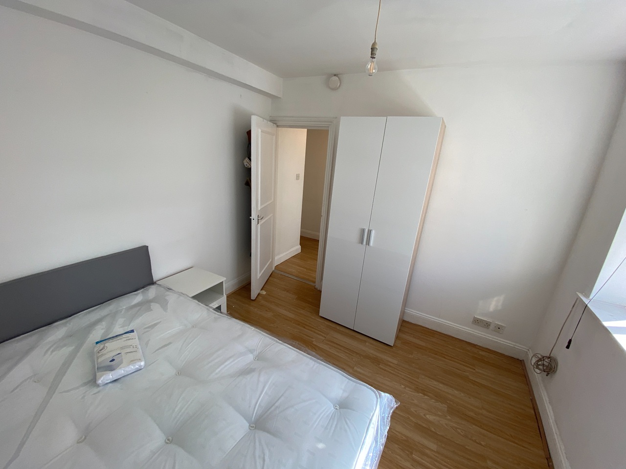 1 Bed Flat, Sillwood St, BN1 photo 3