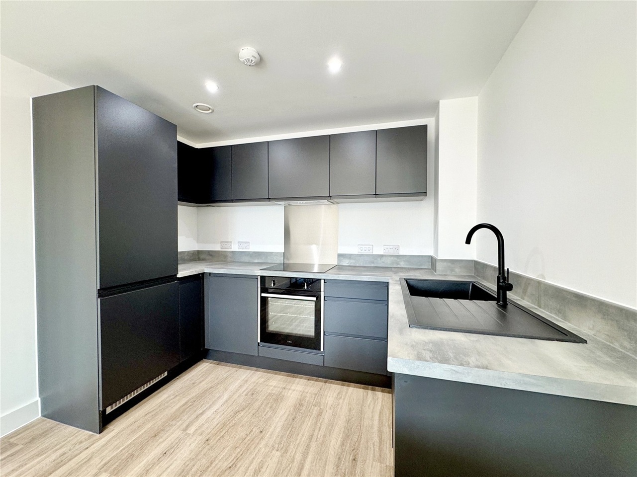2 Bed Flat, Bastion Point, L3 photo 2