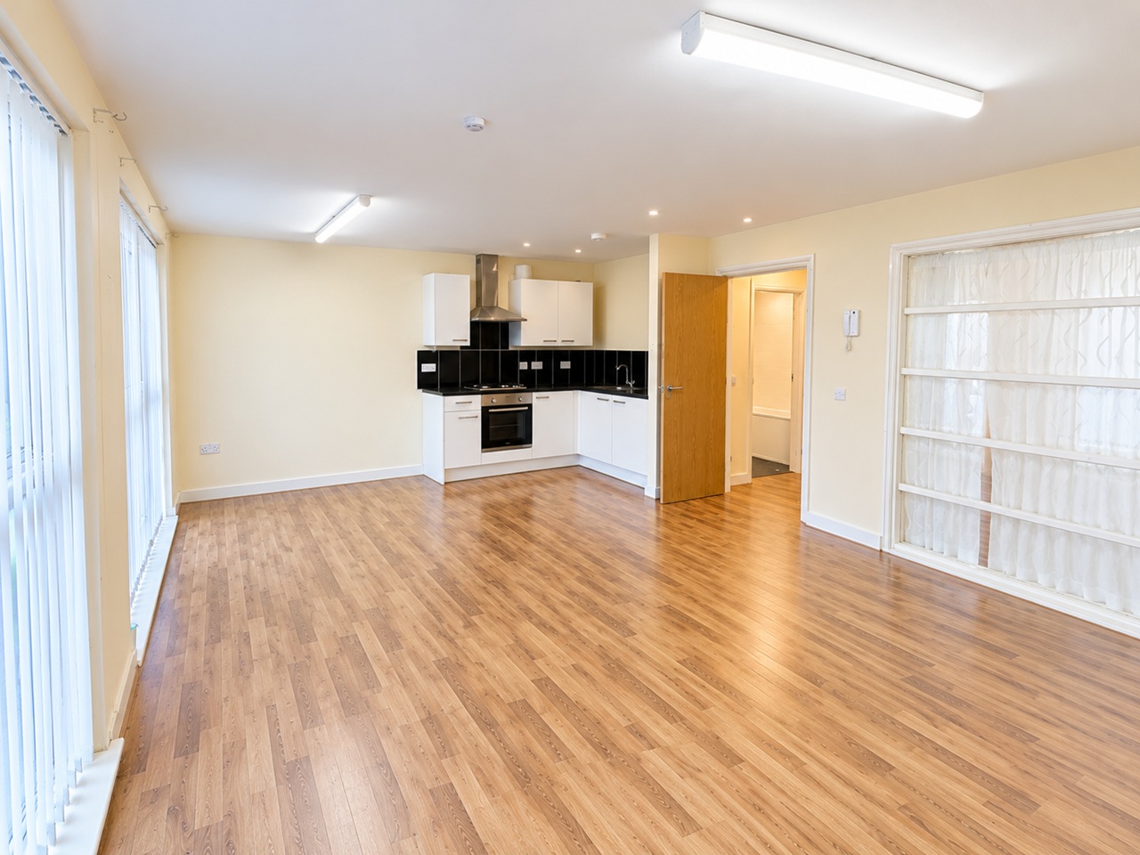 1 Bed Flat, Rowan Way, M7 photo 2