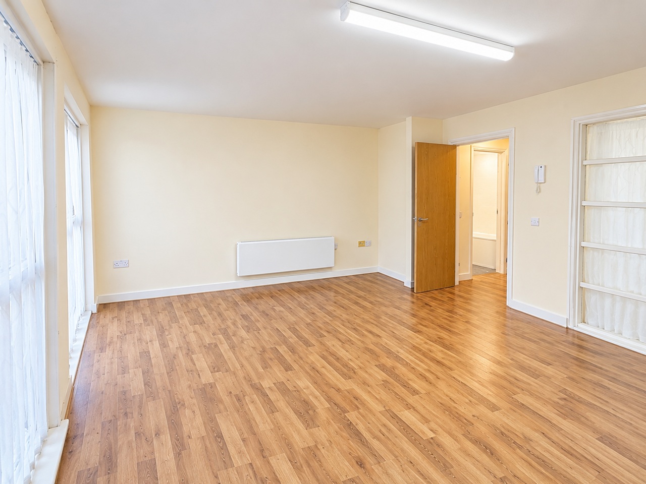 1 Bed Flat, Rowan Way, M7 photo 5