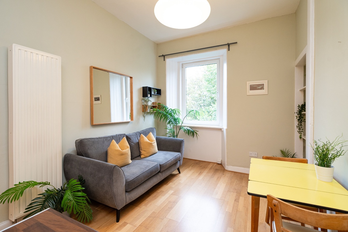 1 Bed Flat, Sloan St, EH6 photo 2