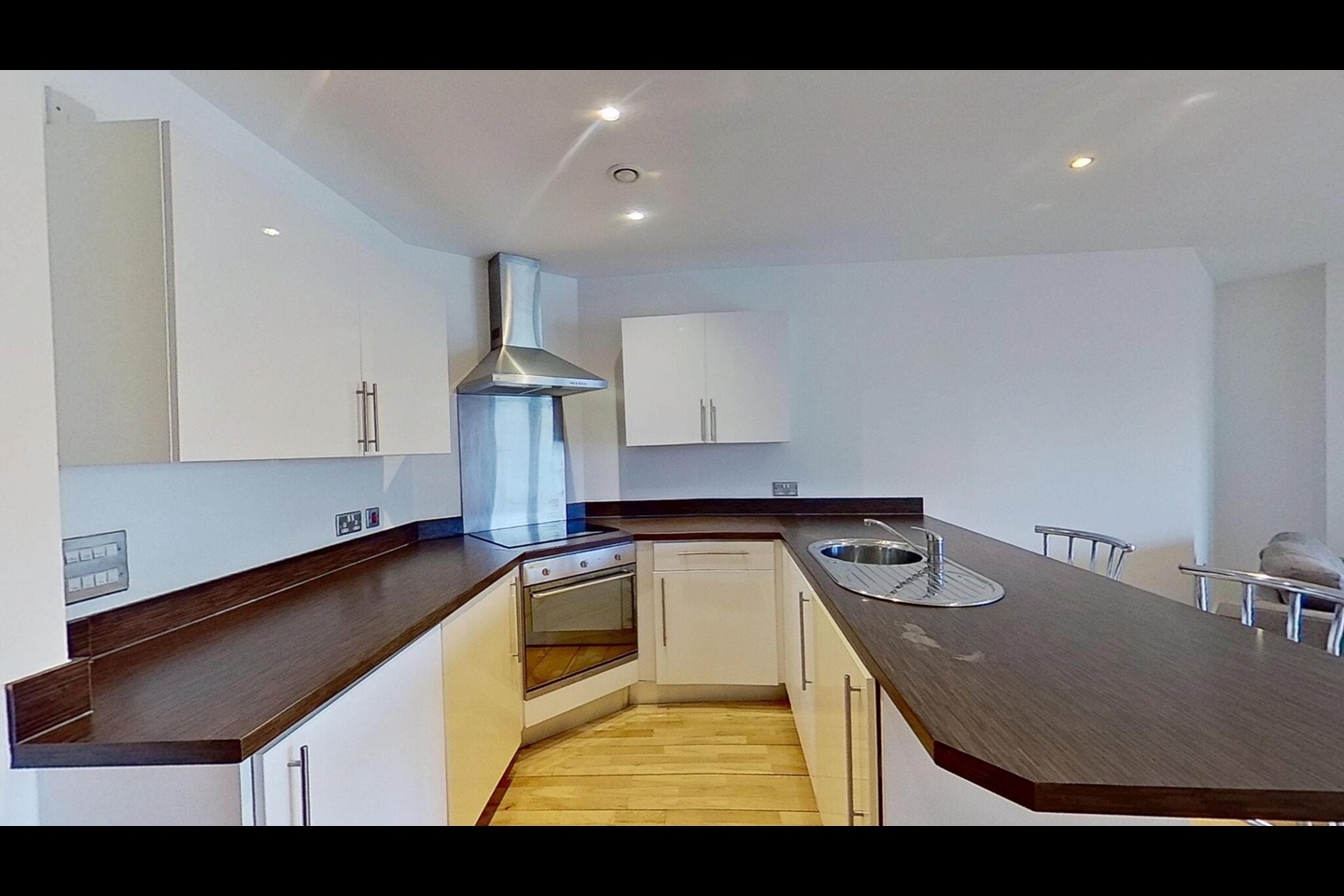 2 Bed Flat, Gotts Road, LS12 photo 2