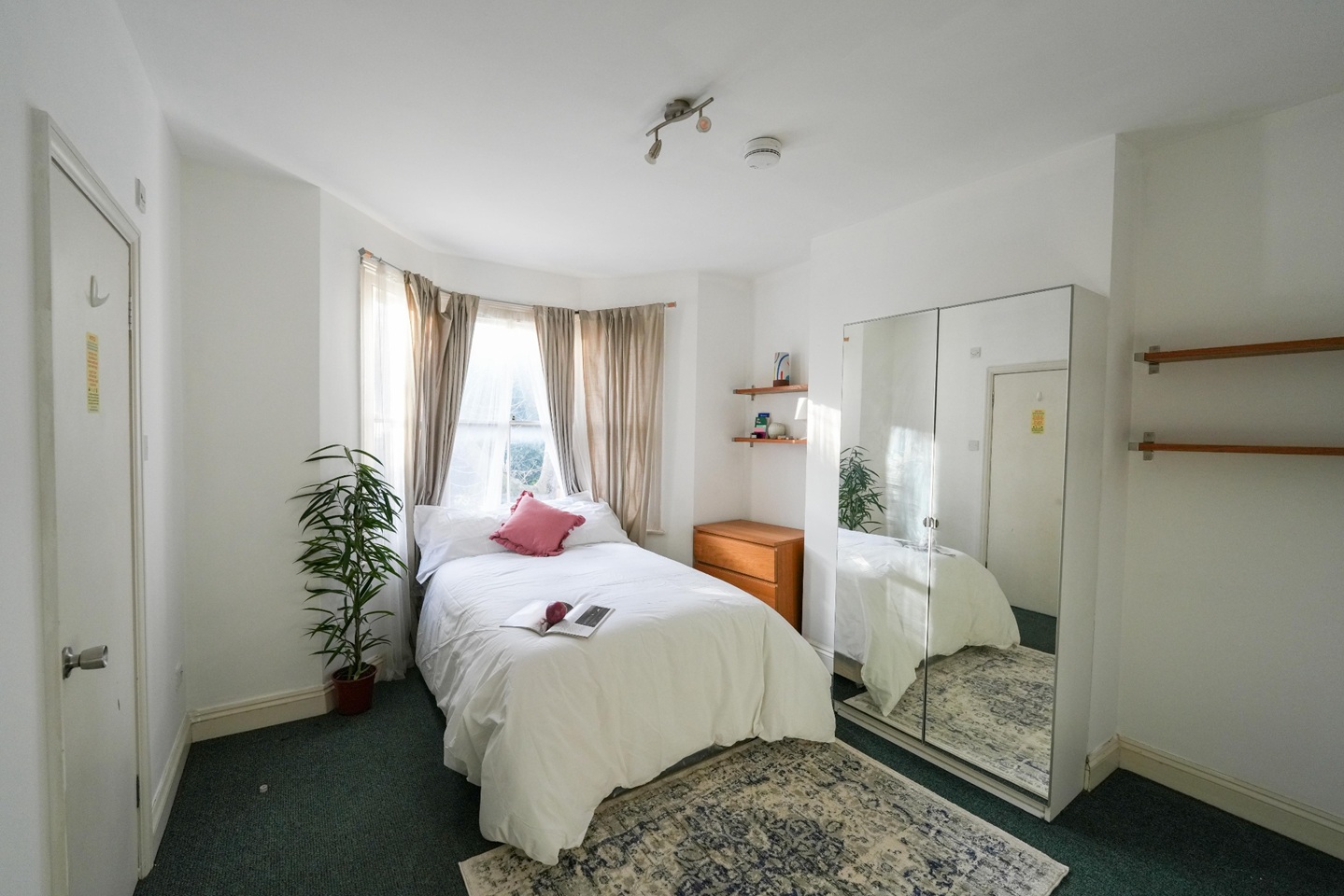 Room in a Shared House, Bush Road, SE8