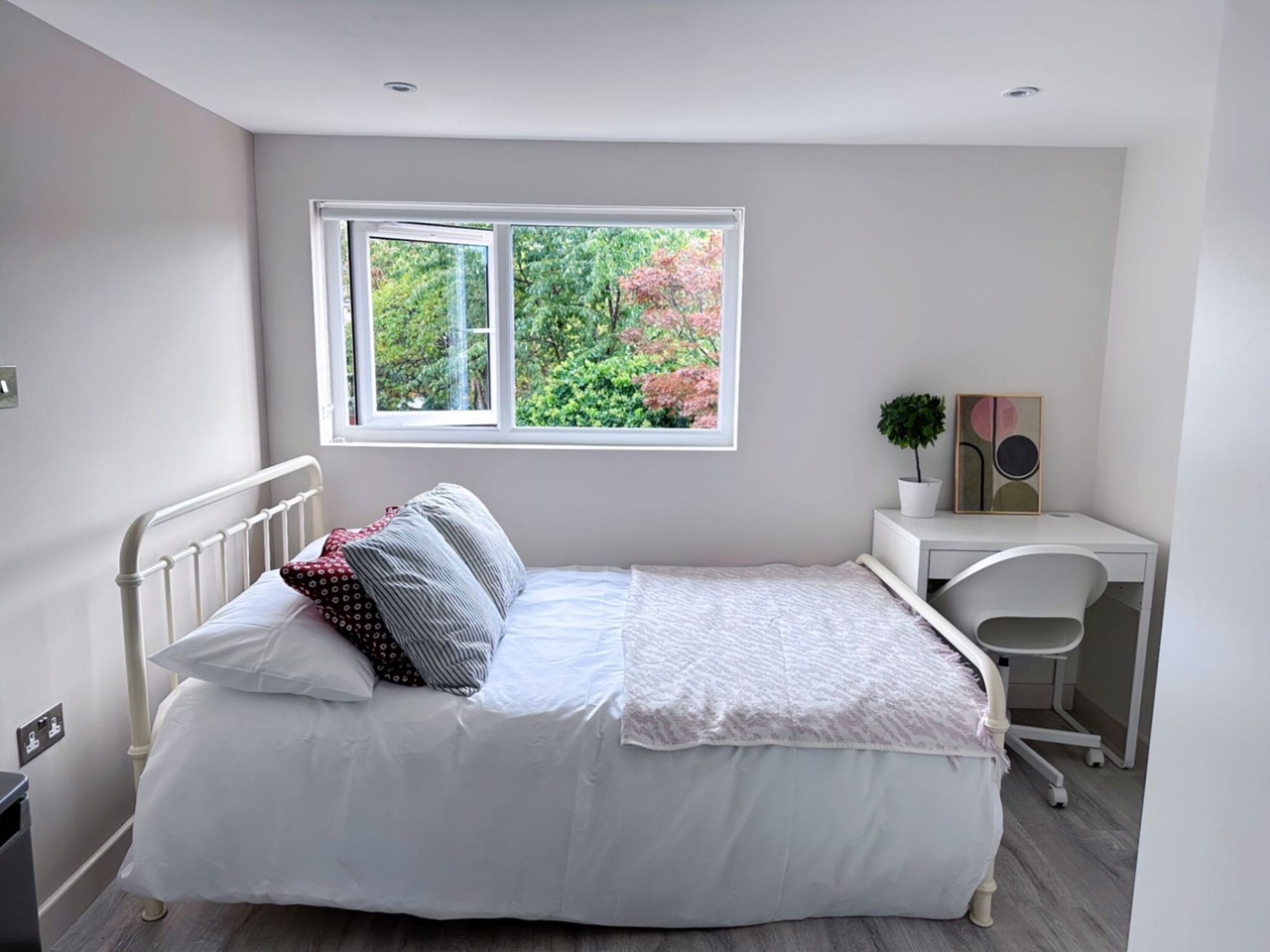 Studio Flat, Ernest Street, E1