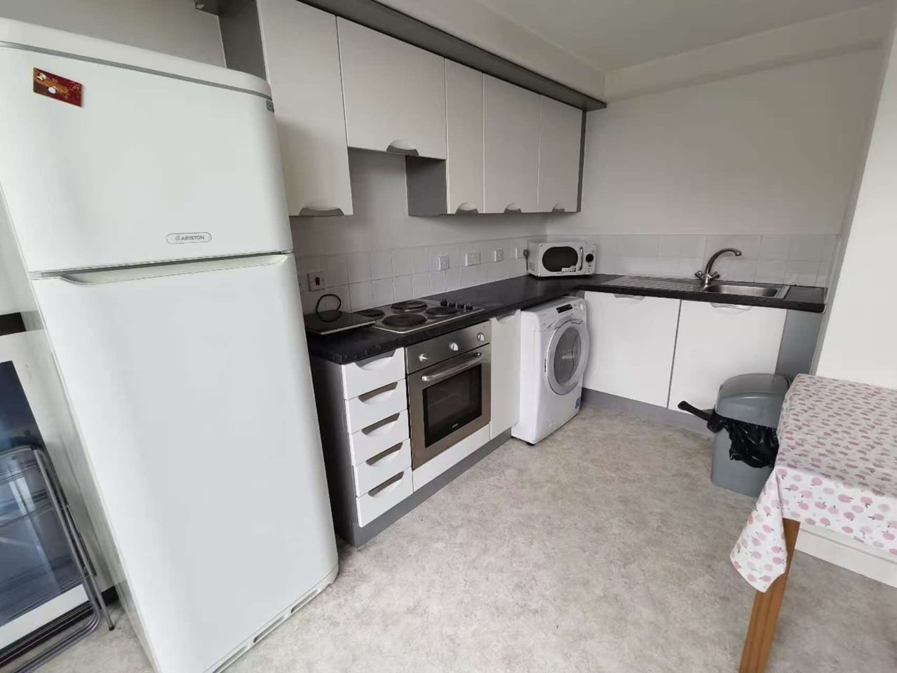 Room in a Shared Flat, Trinity Court, M15 photo 2