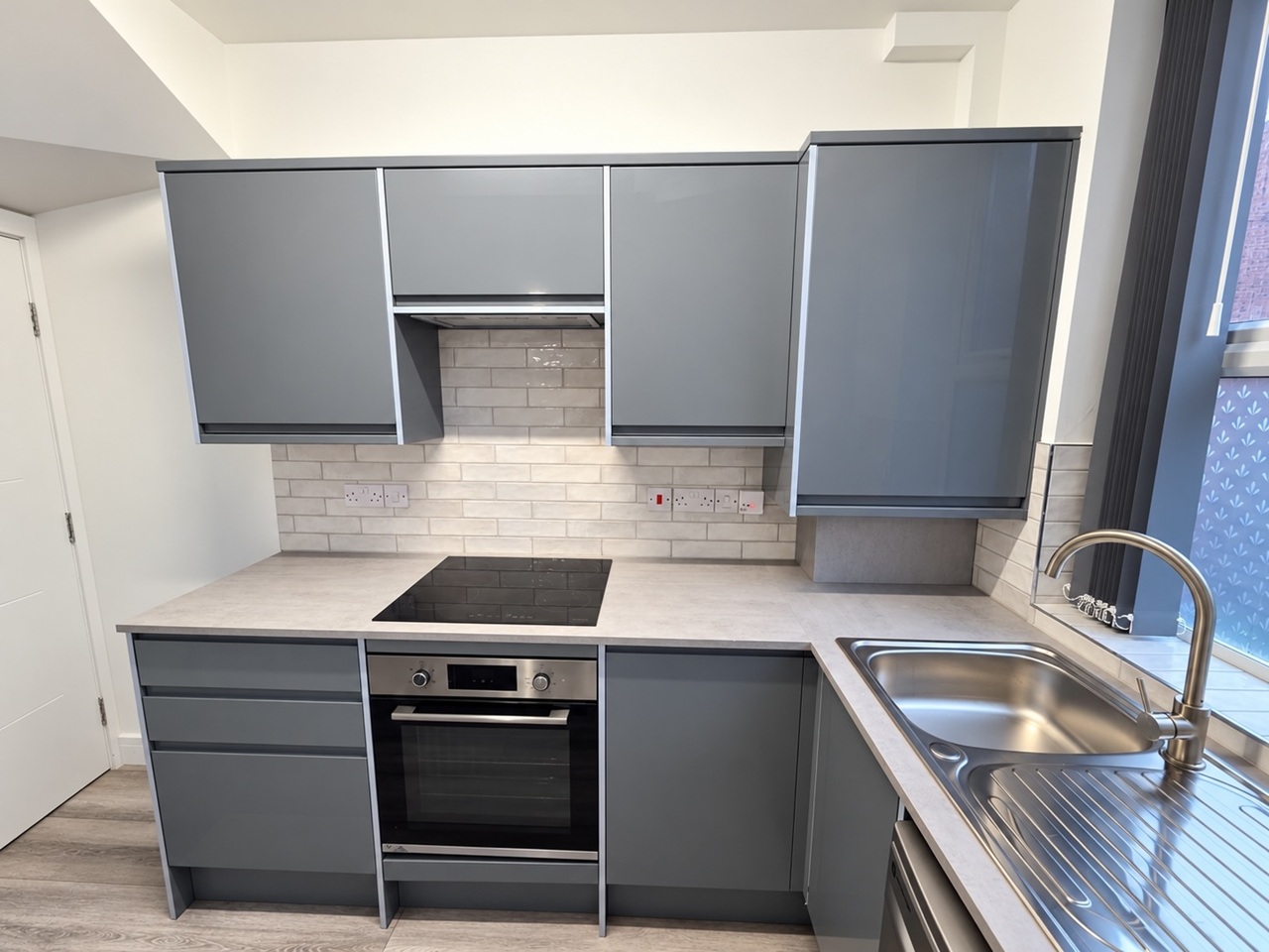 2 Bed Terraced House, Harold Mount, LS6 photo 3