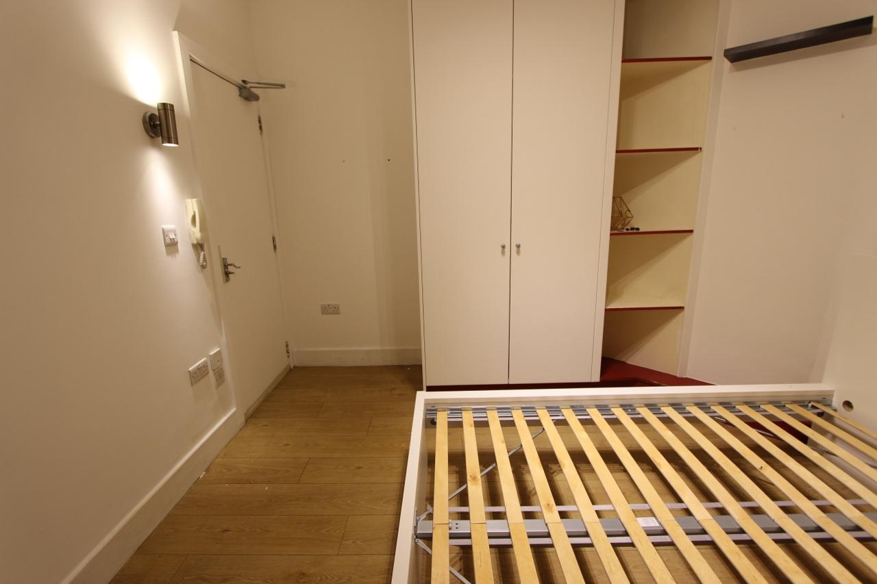 Bedsit, Scala St, W1T photo 2