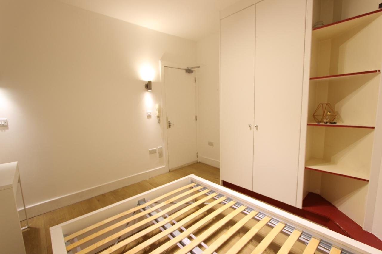 Bedsit, Scala St, W1T photo 3