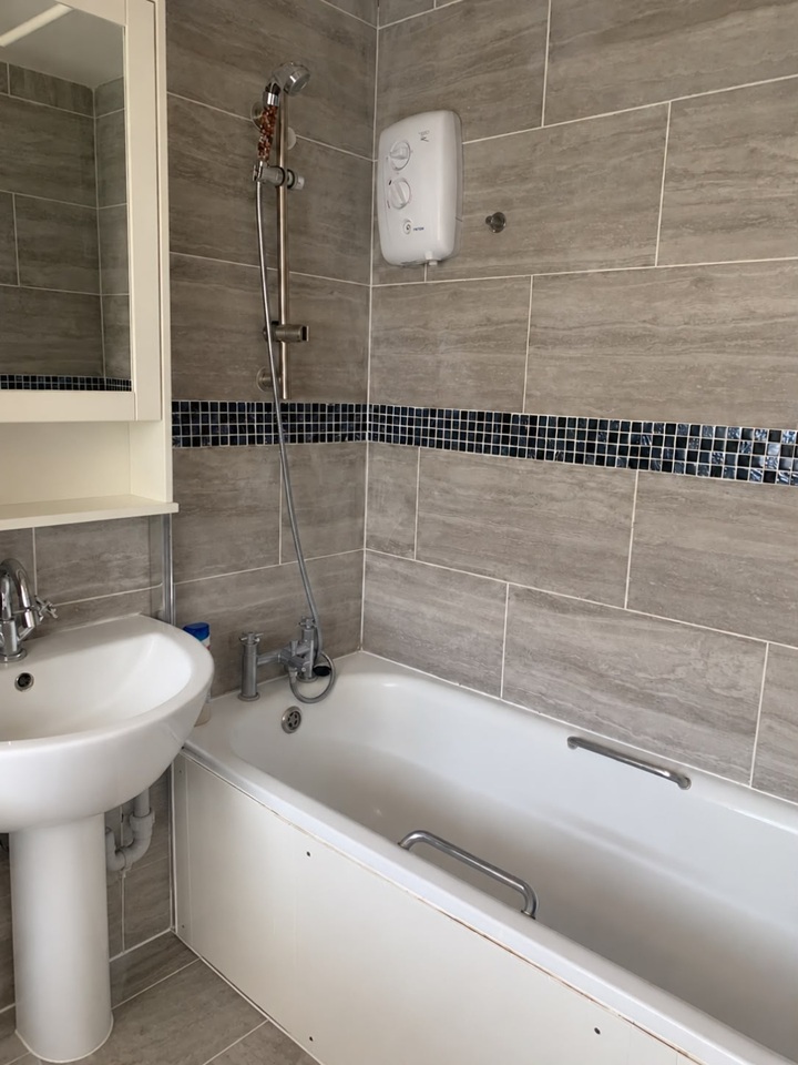 London - 1 Bed Flat, Woolwich, SE18 - To Rent Now for £1,400.00 p/m