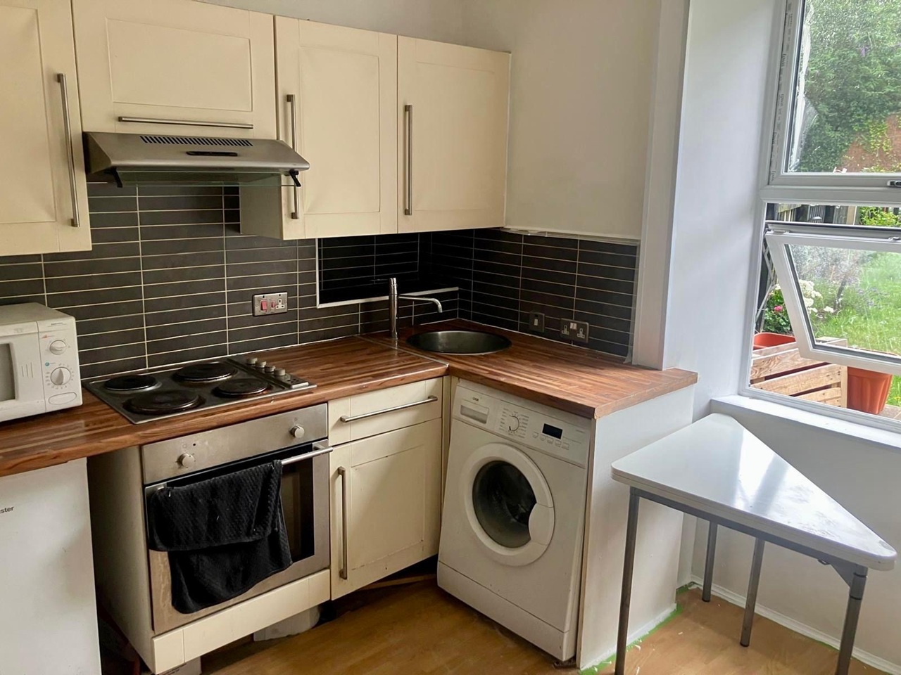 1 Bed Flat, Beaver Bank Place, EH7