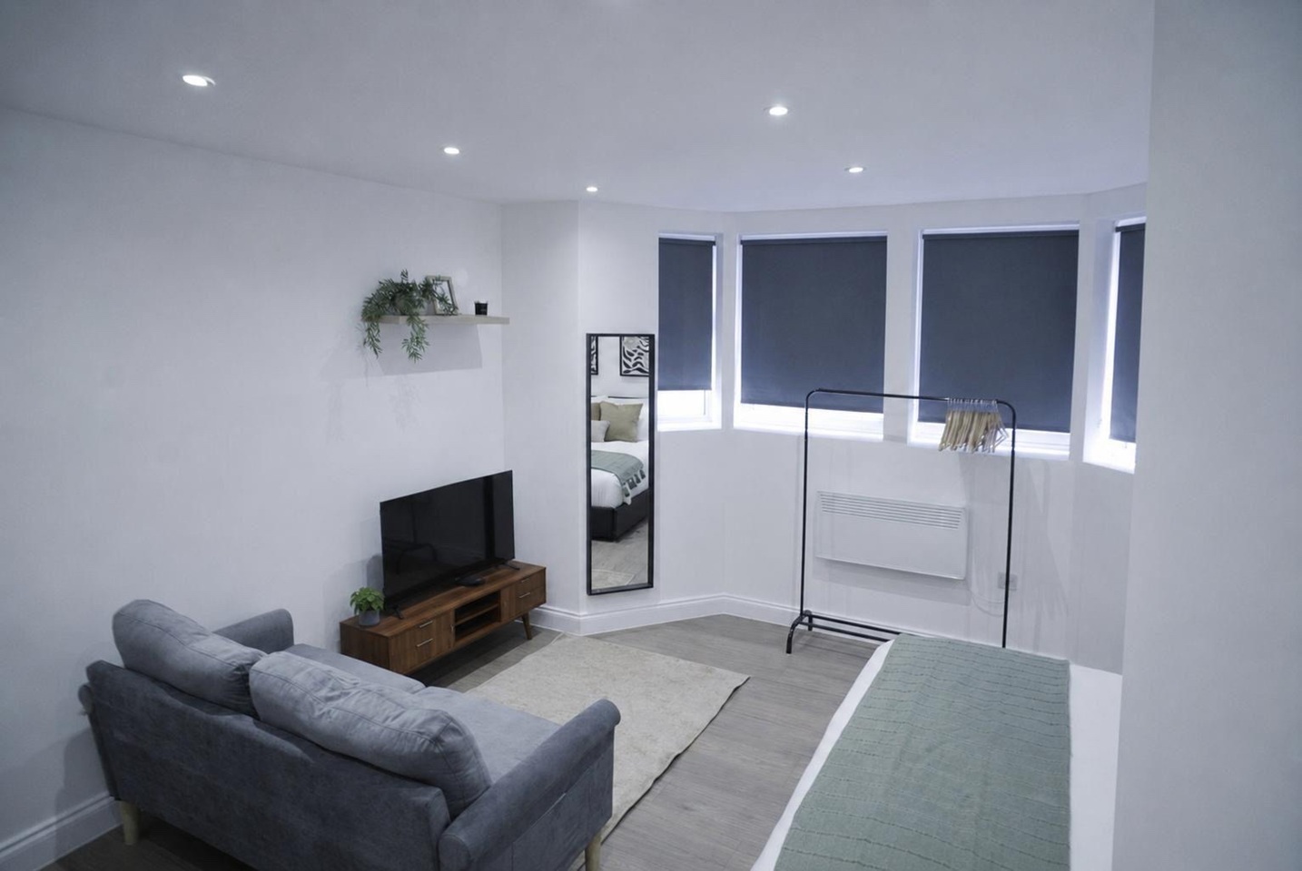 Studio Flat, Kingsland Road, E8 photo 2