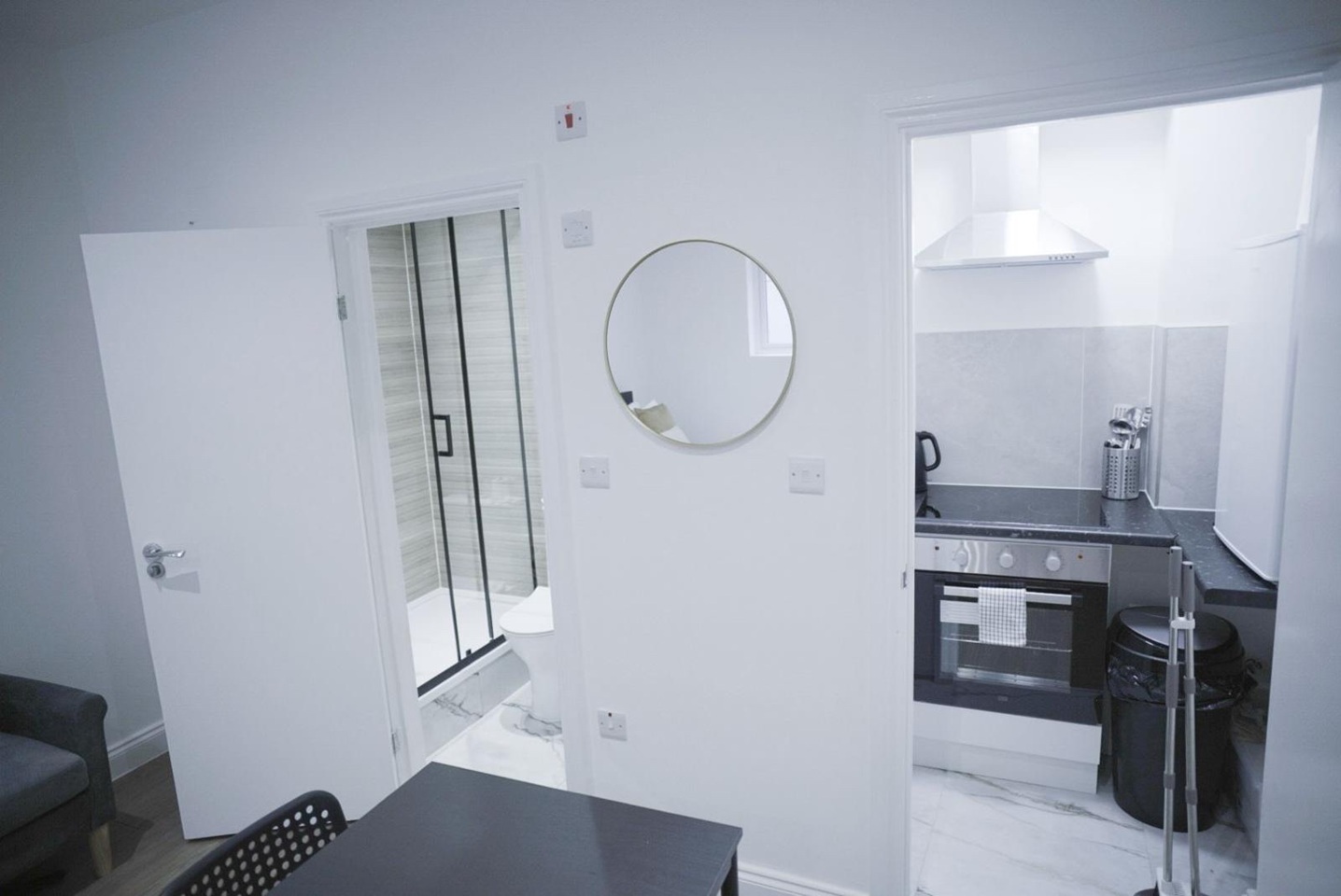 Studio Flat, Kingsland Road, E8 photo 4